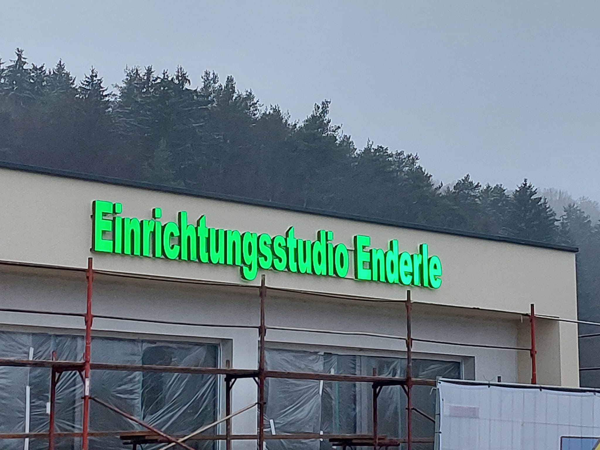 Fassadenbeschriftung Firmenschild Graz